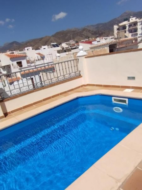 Ático con piscina privada en el corazón de Nerja!